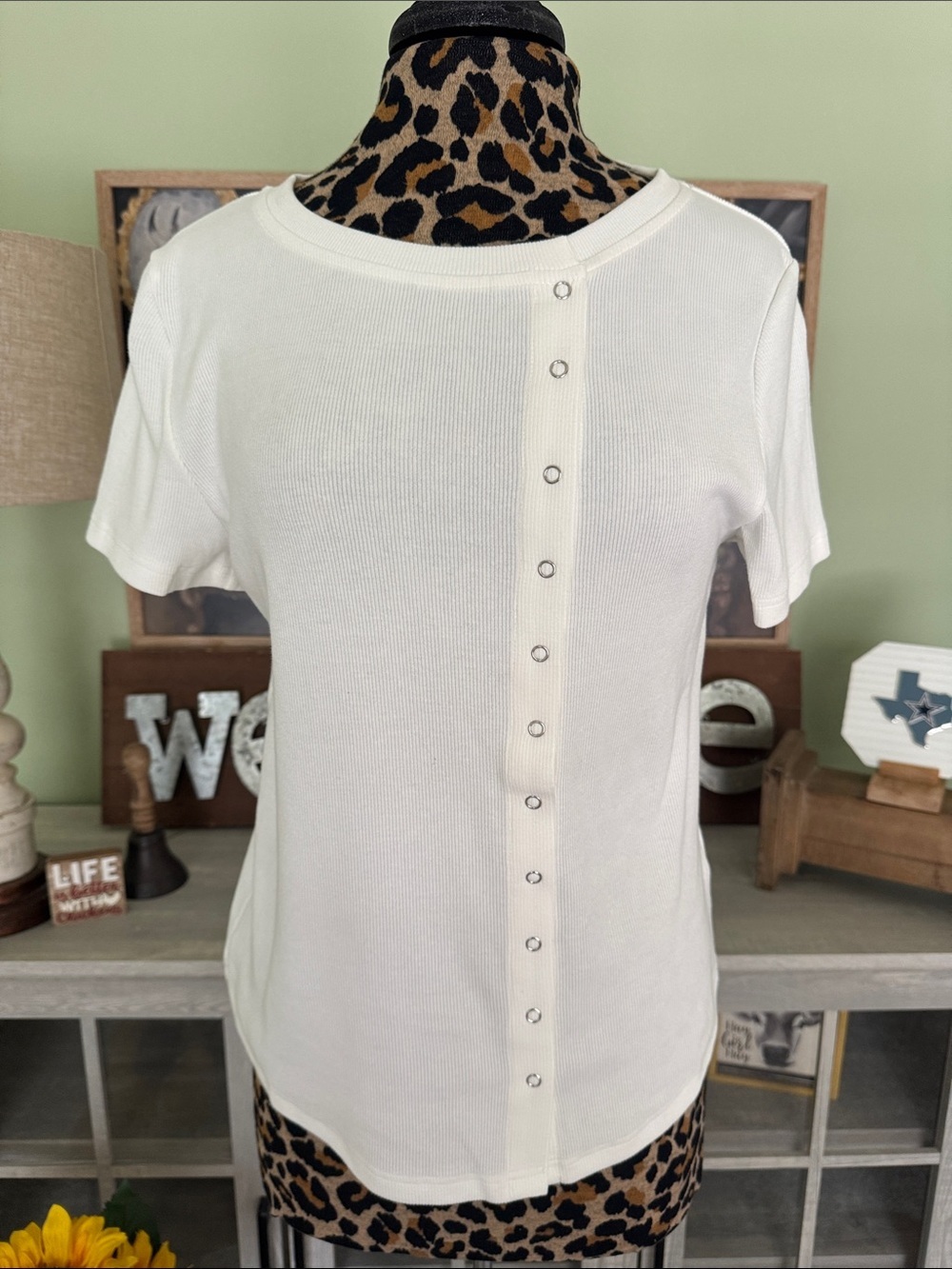 Women’s White Short Sleeve Snap-Front Top